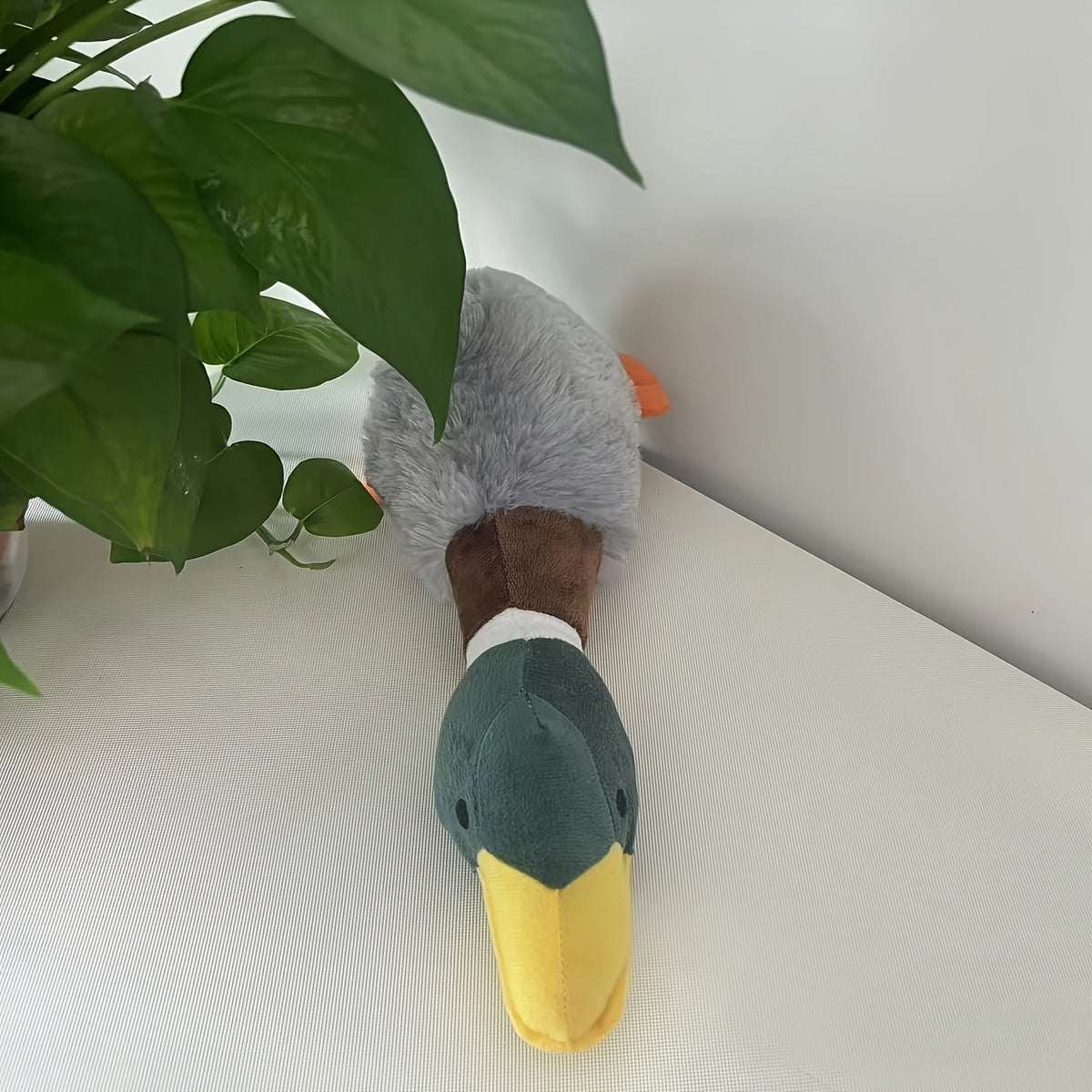 Velvet Goose Squeaky Plush Dog Toy – Soft PV Velvet Sound-Making Pet Toy for Dogs, Cute Goose Design Interactive Chew & Cuddle Toy, Durable Stuffed Animal for Small to Medium Dogs
