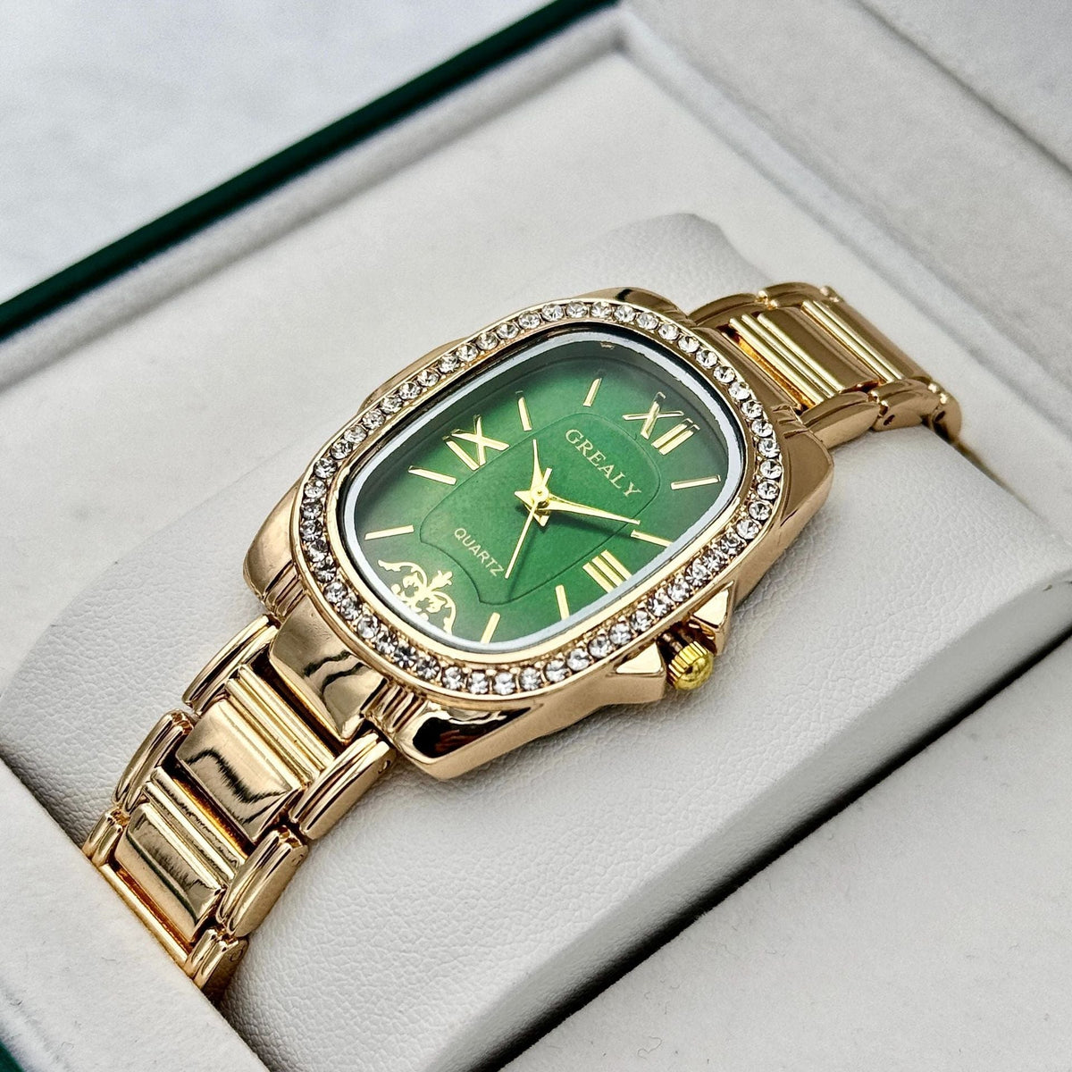 Women's Elegant Oval Dial Quartz Watch with Roman Numerals – Classic Analog Dress Watch with Alloy Band in 7 Colors, Perfect Gift for Women, Birthday, Anniversary & Holiday