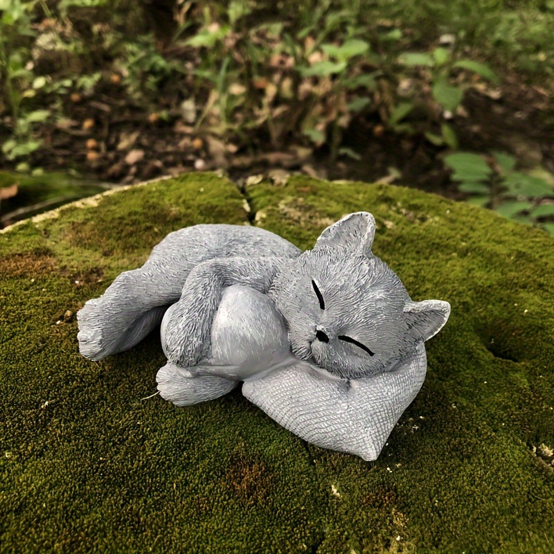 Resin Lying Cat Memorial Statue – Lifelike Sleeping Cat Sculpture for Garden Tombstone, Outdoor Lawn Courtyard & Indoor Living Room Desk Decor, Pet Cat Loss Sympathy Gift Ornament