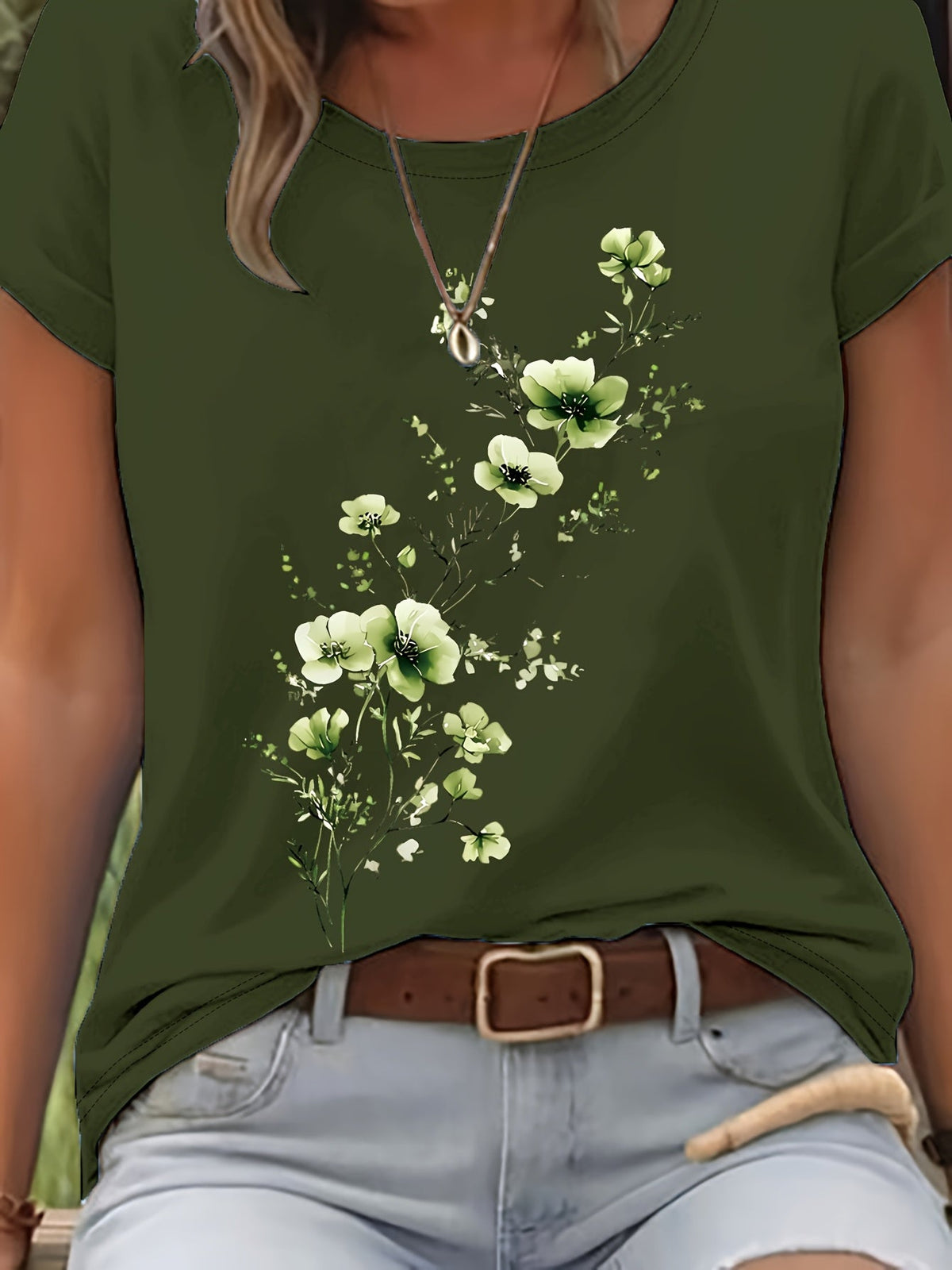 Women's Watercolor Floral Print T-Shirt – Elegant Round Neck Short Sleeve Casual Top for Spring & Summer